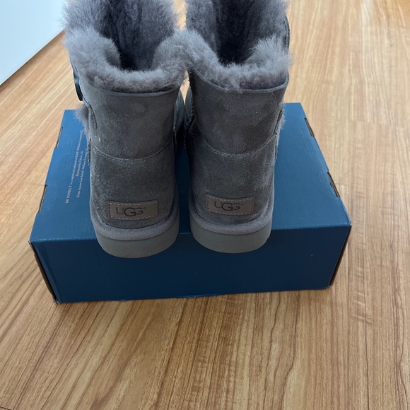 ugg bailey button boot - Picture 2 of 5